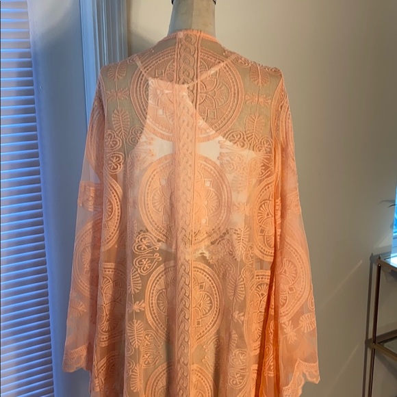 Sheer Peach-colored kimono - Picture 3 of 5